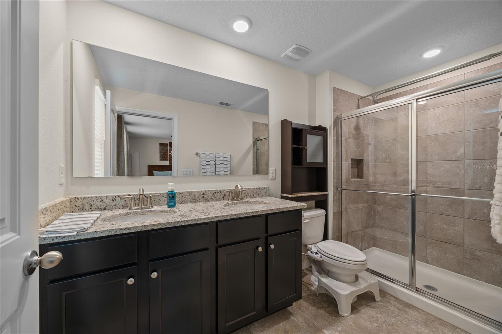 Image 31 of 43 For 16261 Admirals Cove Lane