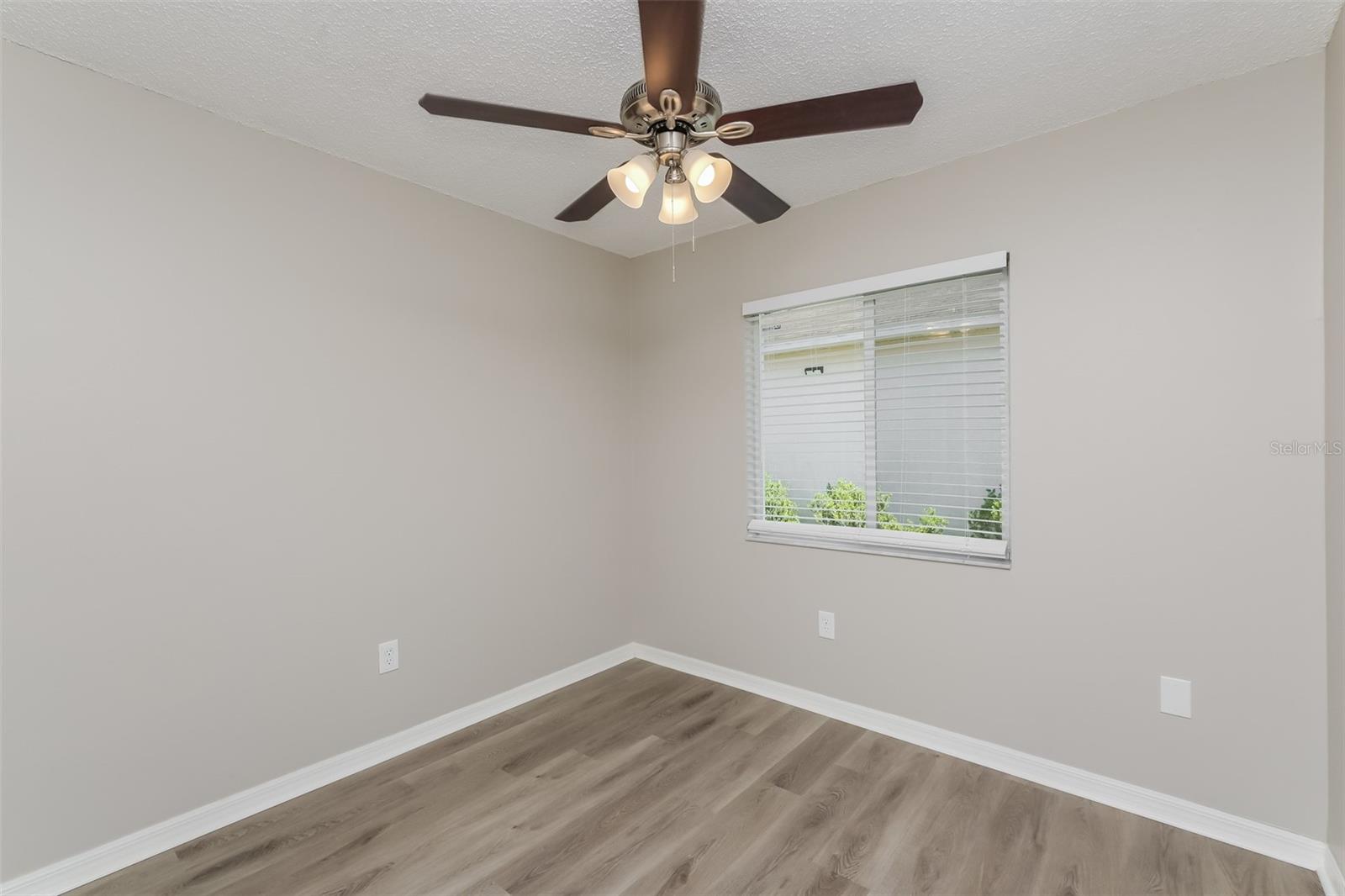 Image 7 of 16 For 523 Scarlet Maple Court