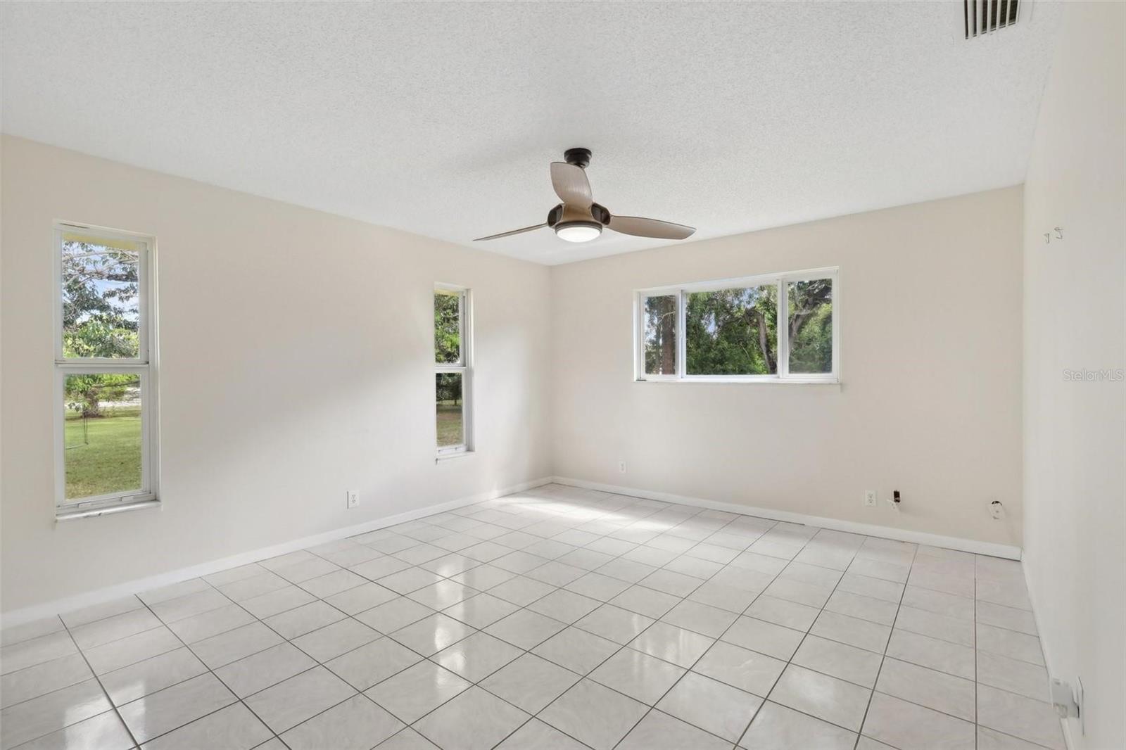Image 15 of 51 For 11352 Persimmon Boulevard