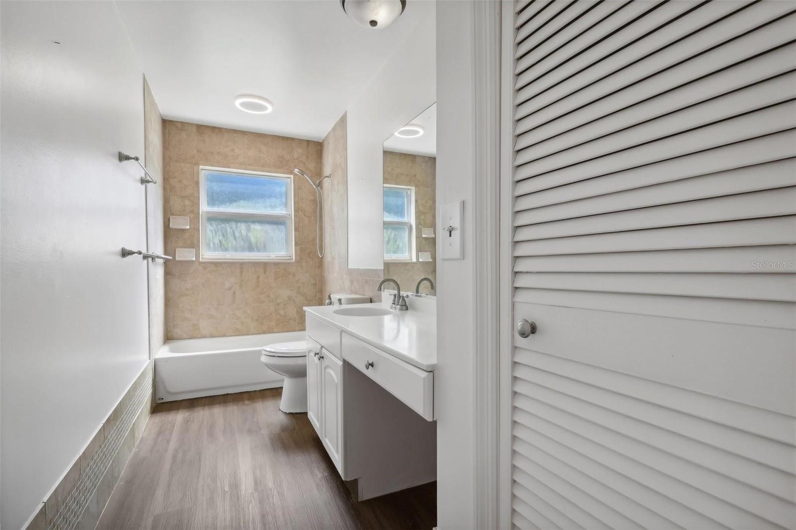 Image 18 of 51 For 11352 Persimmon Boulevard