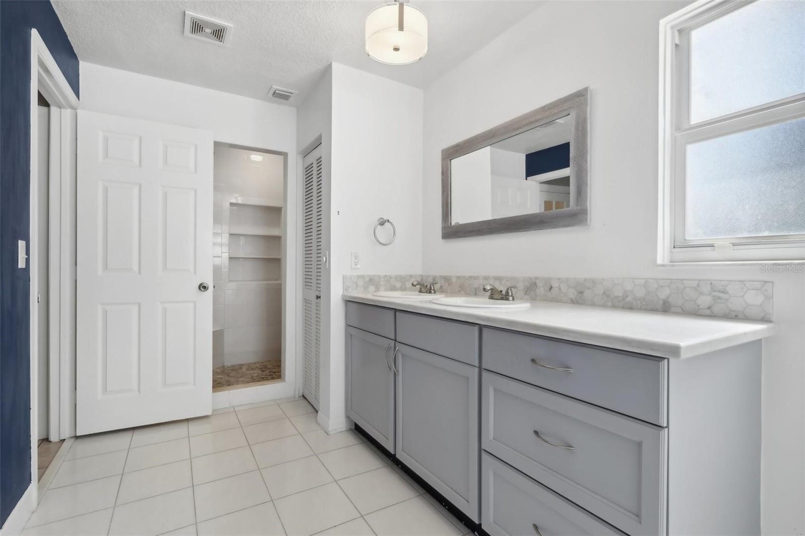 Image 27 of 51 For 11352 Persimmon Boulevard
