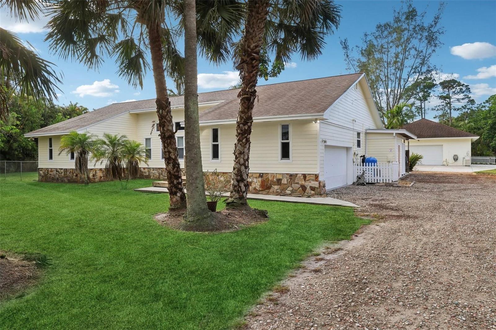 Image 3 of 51 For 11352 Persimmon Boulevard