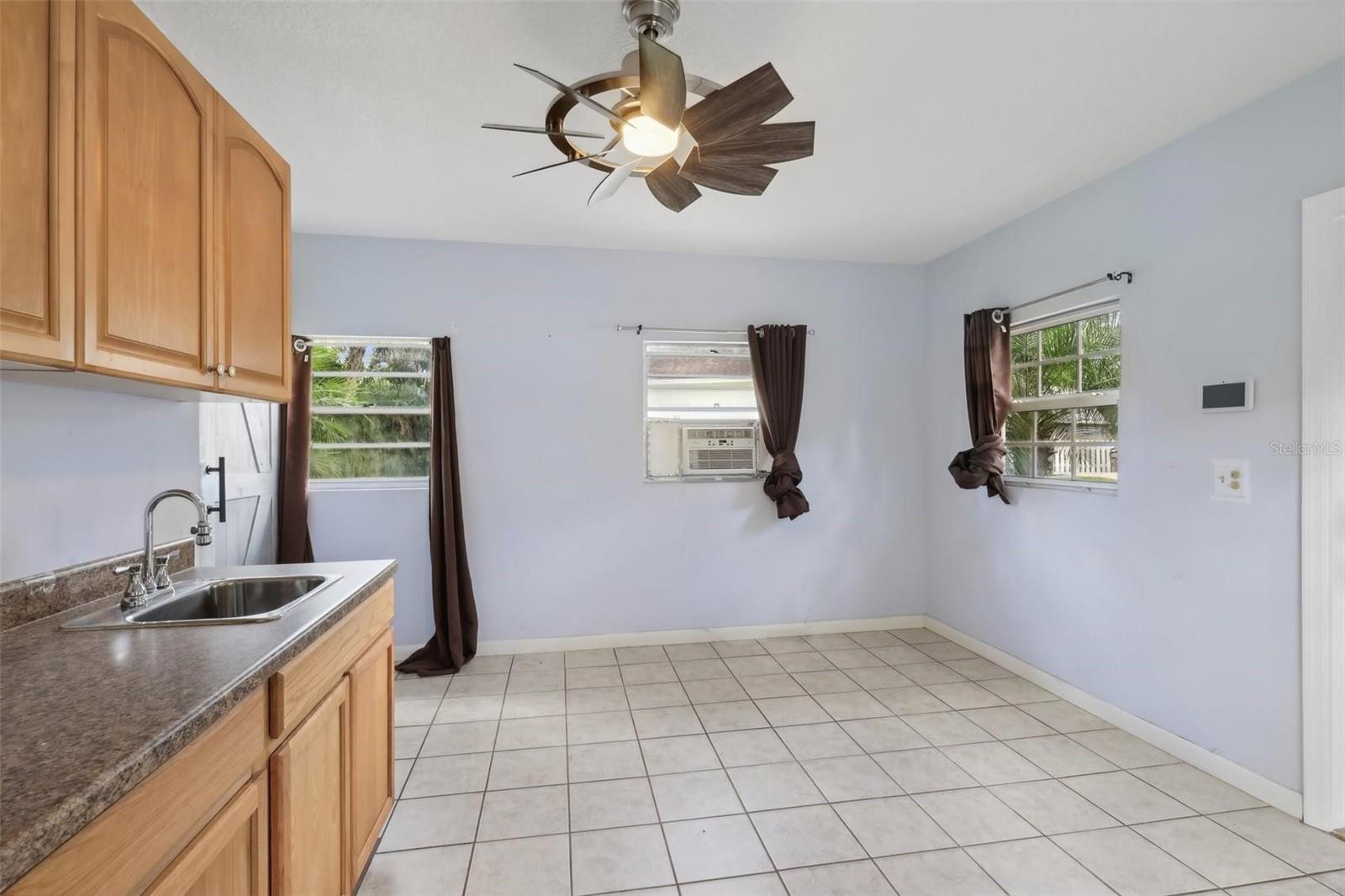 Image 38 of 51 For 11352 Persimmon Boulevard