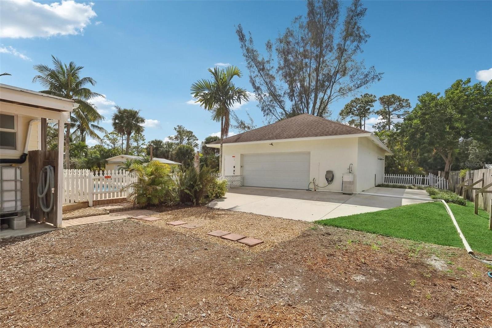 Image 43 of 51 For 11352 Persimmon Boulevard