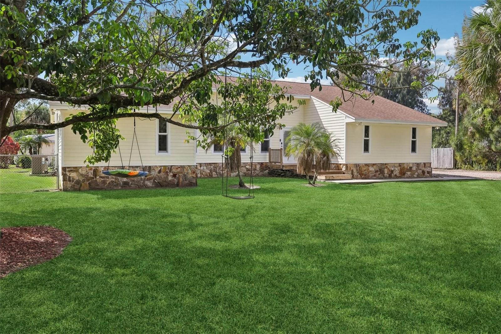 Image 5 of 51 For 11352 Persimmon Boulevard