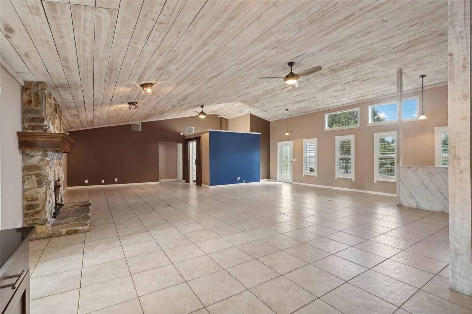 Image 7 of 51 For 11352 Persimmon Boulevard