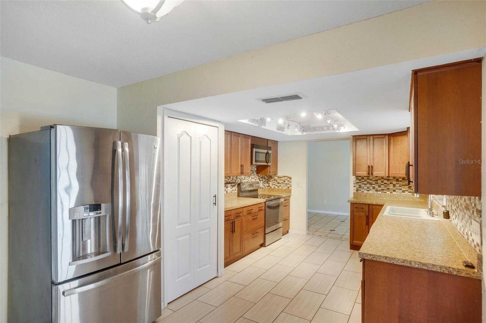 Image 14 of 51 For 2990 Mallard Drive