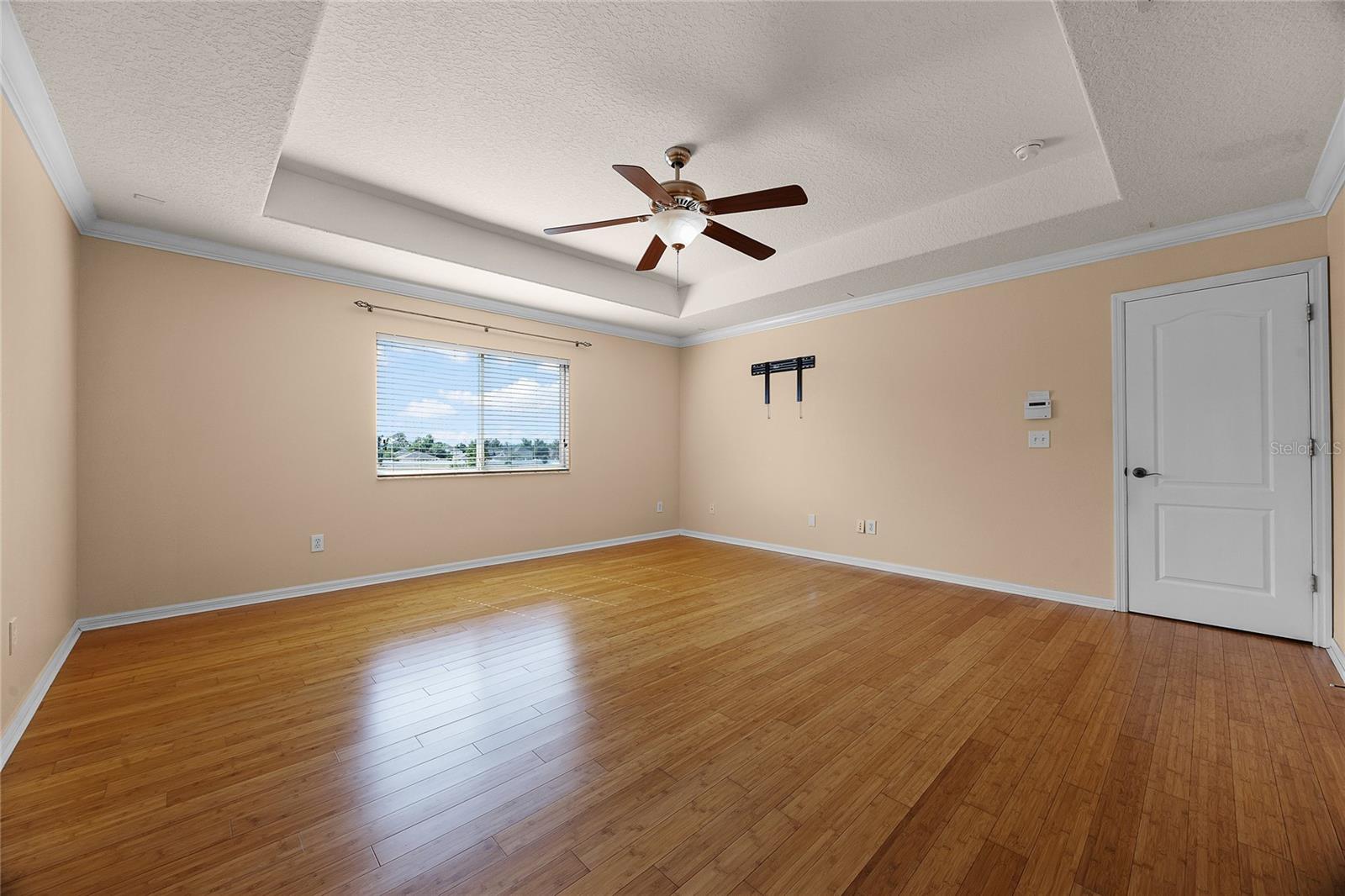 Image 10 of 62 For 346 Willet Avenue