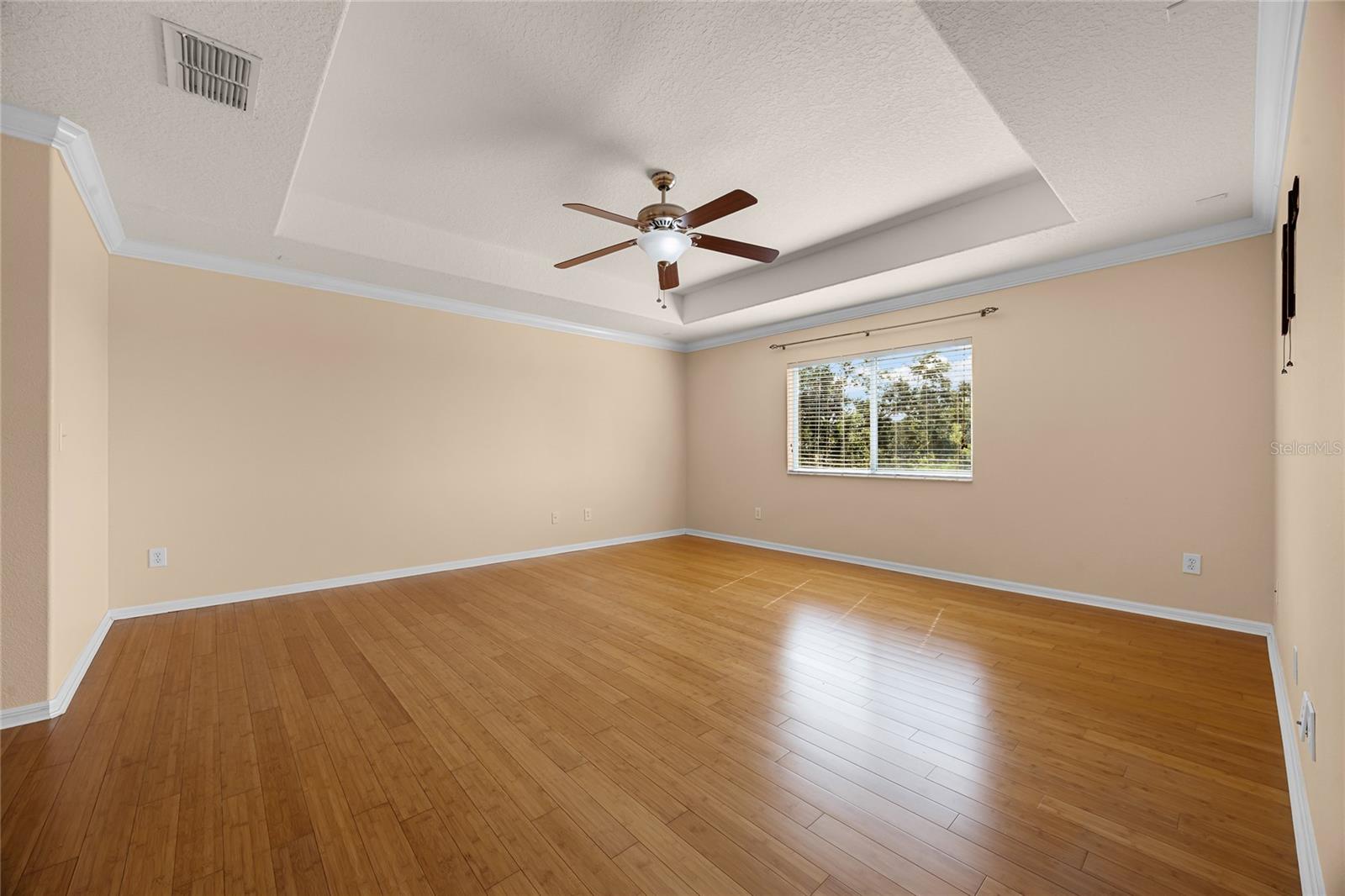Image 12 of 62 For 346 Willet Avenue