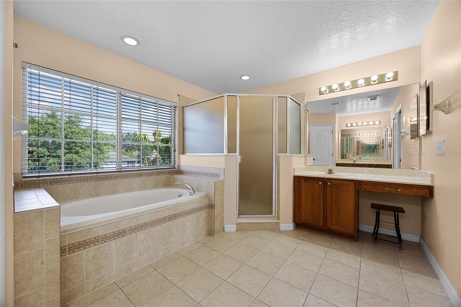 Image 15 of 62 For 346 Willet Avenue