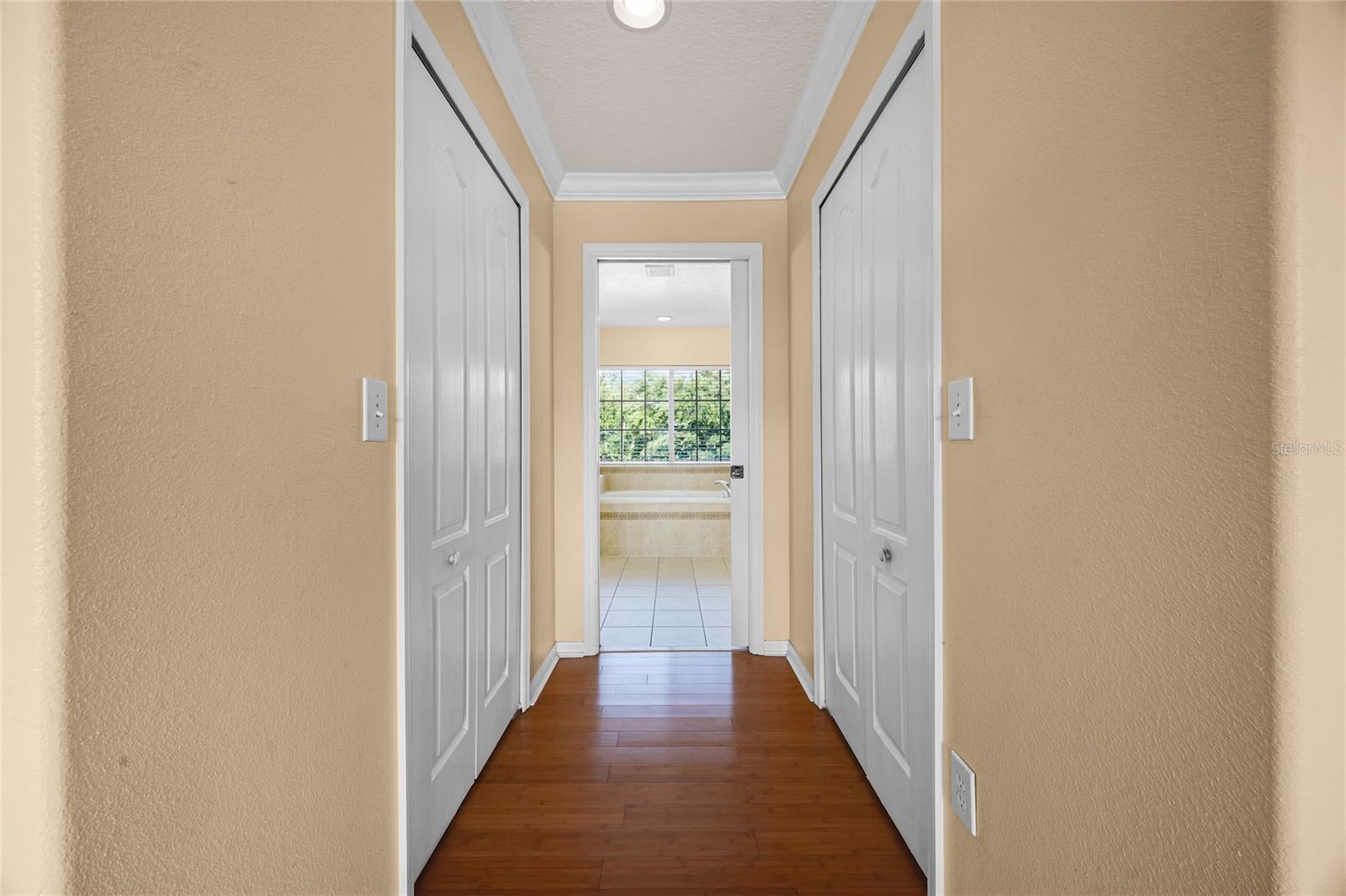 Image 17 of 62 For 346 Willet Avenue