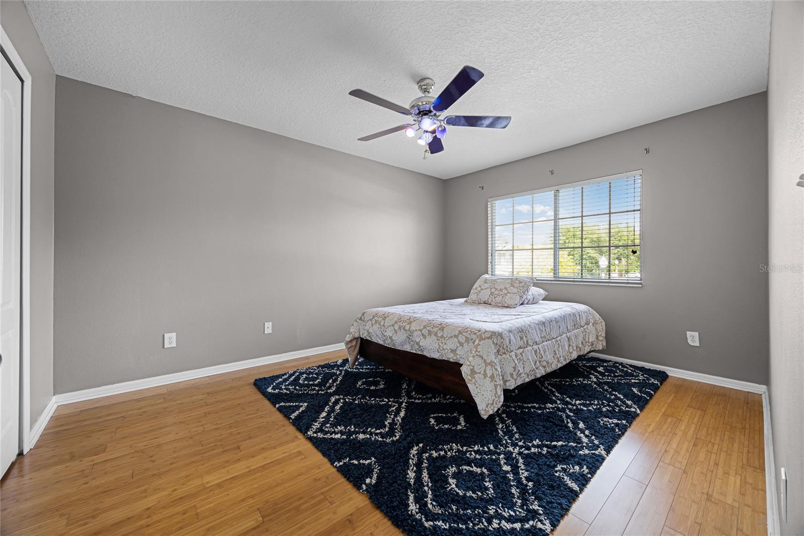 Image 18 of 62 For 346 Willet Avenue
