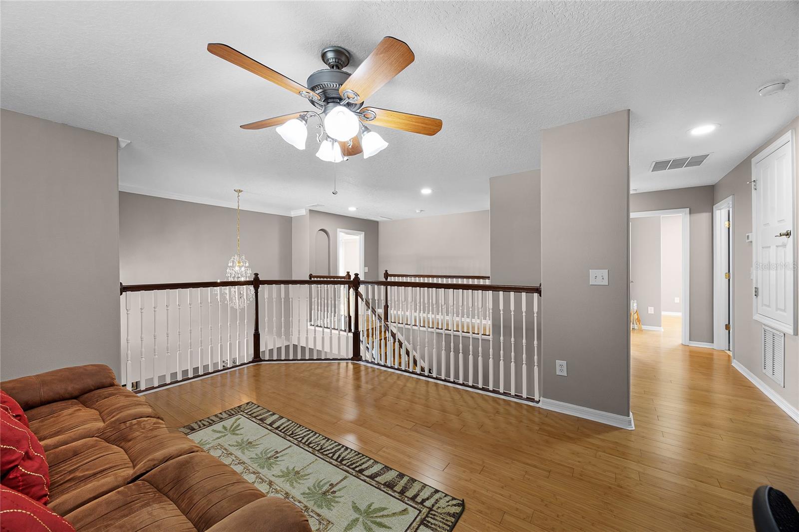 Image 21 of 62 For 346 Willet Avenue