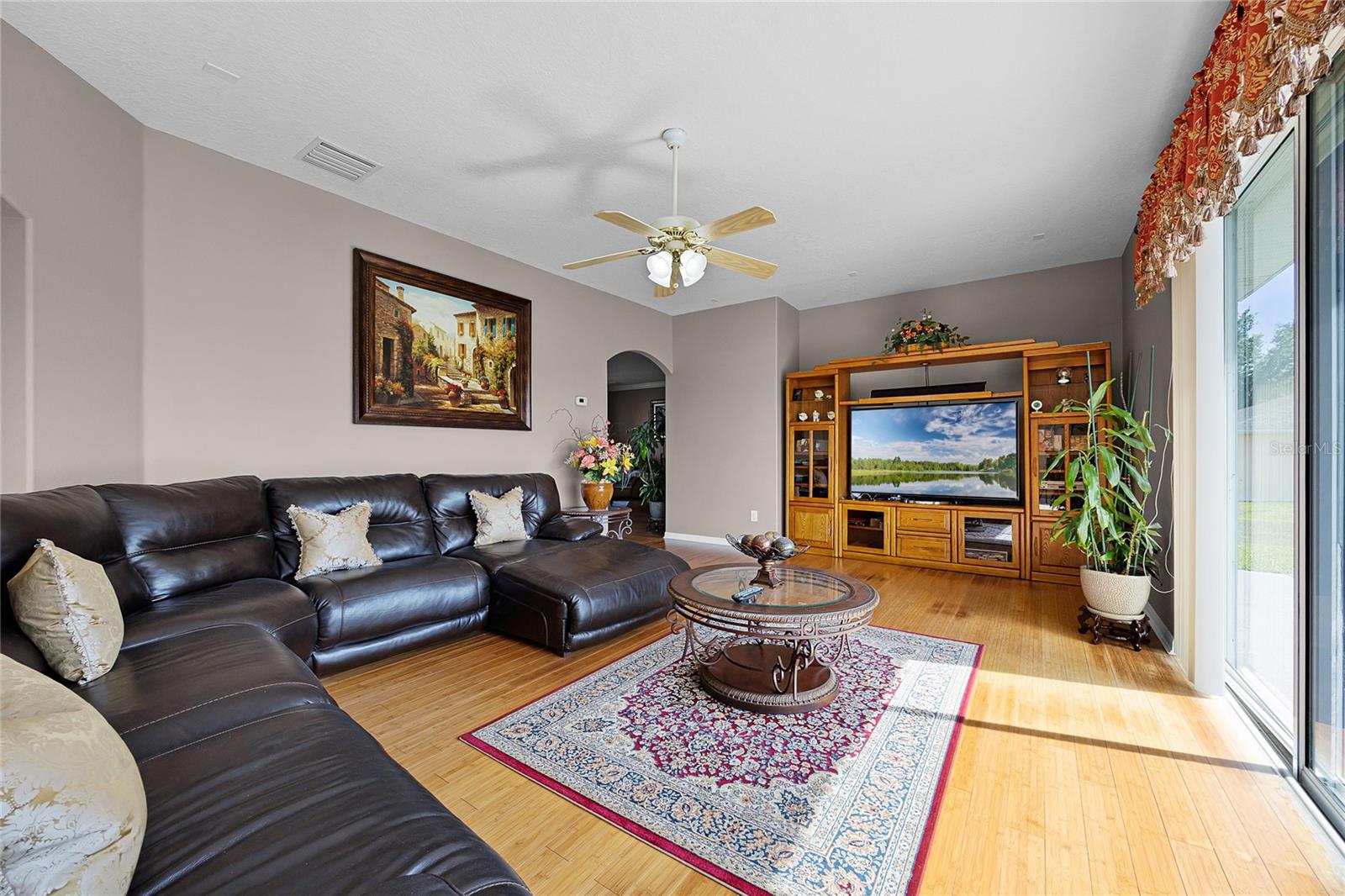 Image 31 of 62 For 346 Willet Avenue