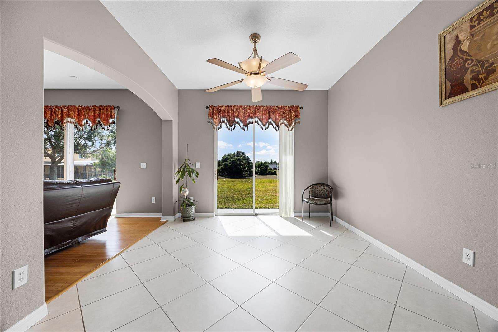 Image 32 of 62 For 346 Willet Avenue