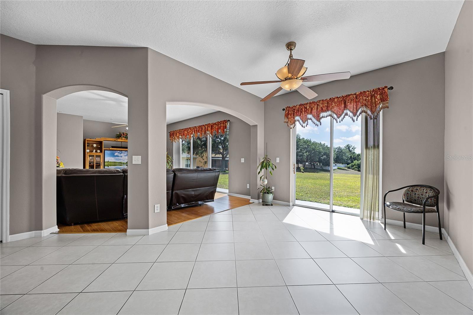 Image 33 of 62 For 346 Willet Avenue
