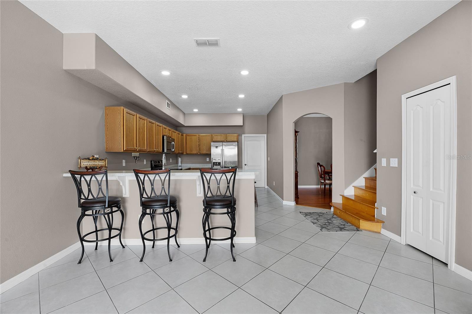 Image 34 of 62 For 346 Willet Avenue