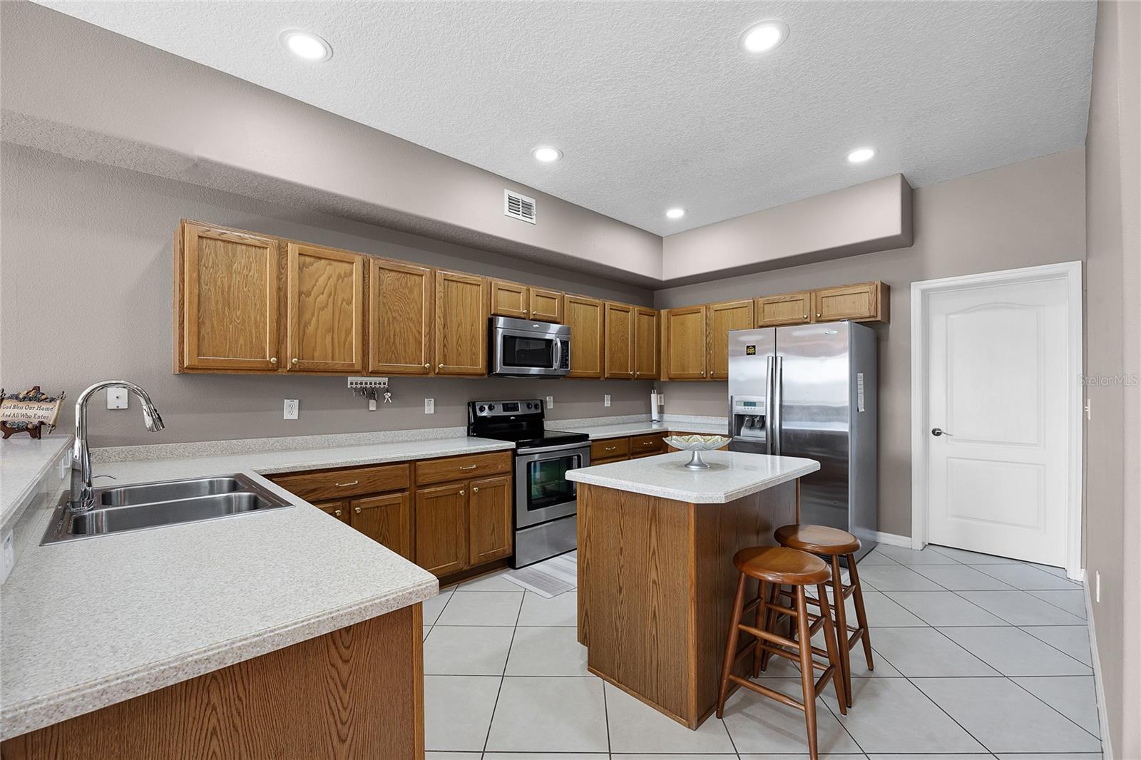 Image 36 of 62 For 346 Willet Avenue