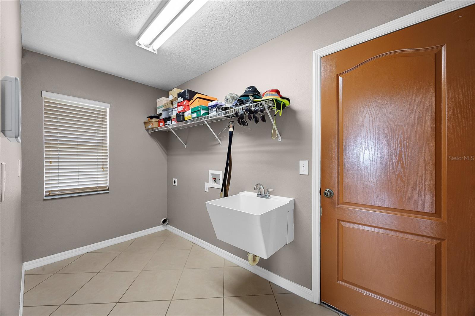 Image 37 of 62 For 346 Willet Avenue