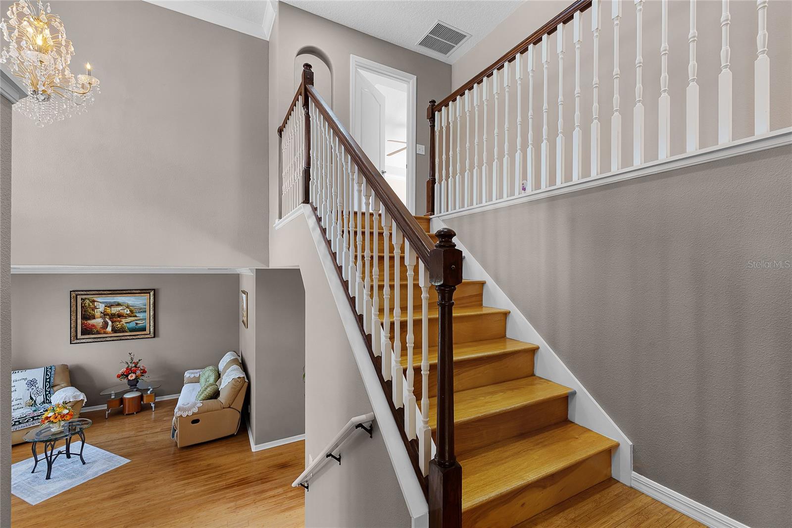 Image 39 of 62 For 346 Willet Avenue