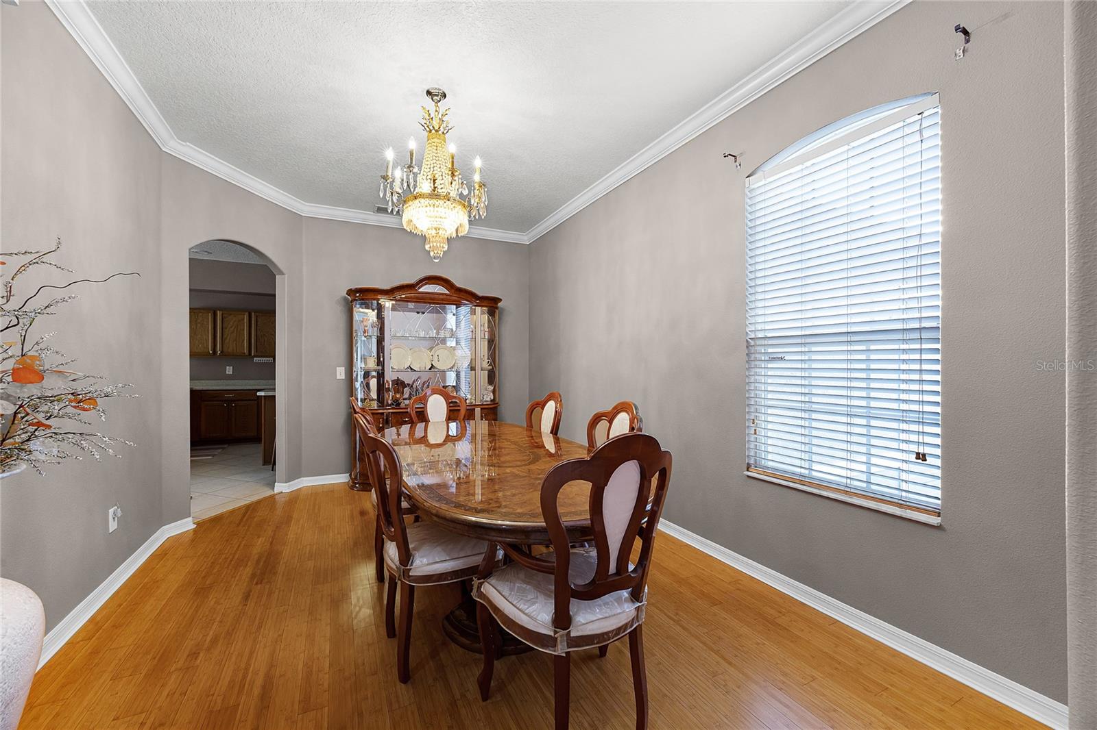 Image 40 of 62 For 346 Willet Avenue