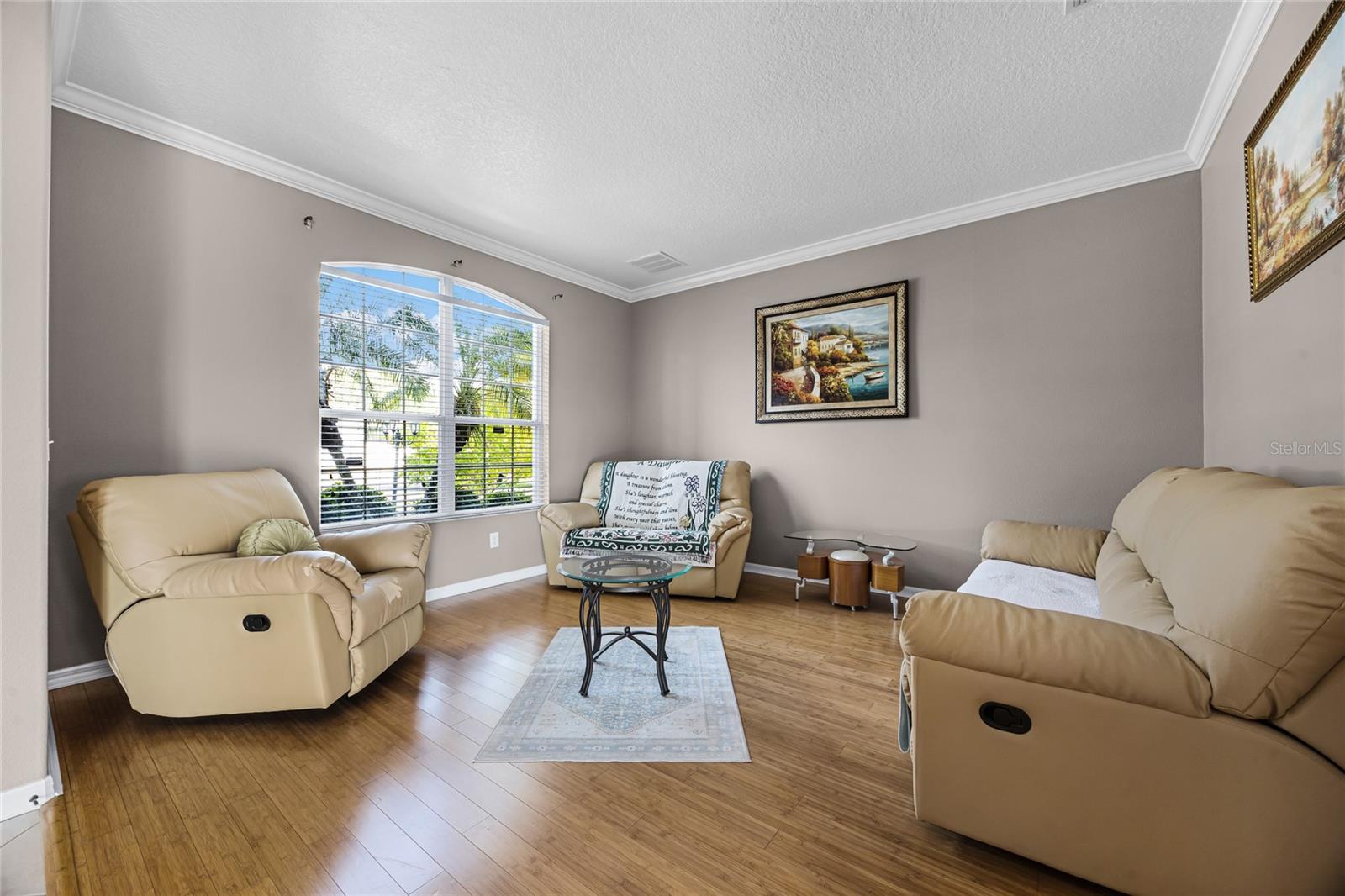 Image 44 of 62 For 346 Willet Avenue