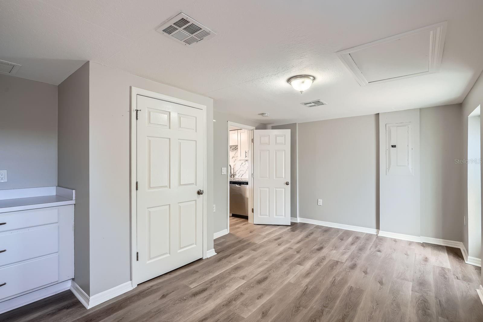 Image 21 of 28 For 3206 Peterborough Street