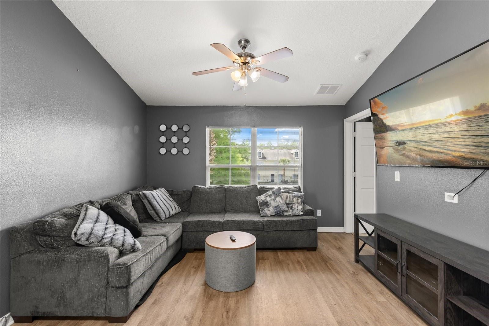Image 12 of 38 For 10154 Regent Square Drive 201