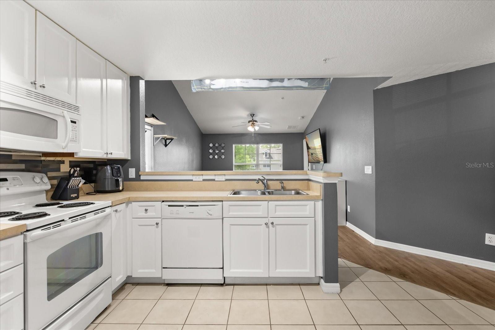 Image 6 of 38 For 10154 Regent Square Drive 201