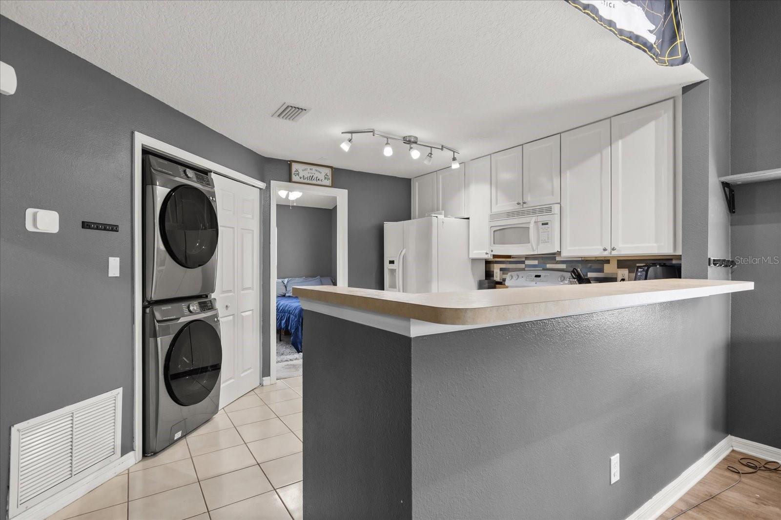 Image 8 of 38 For 10154 Regent Square Drive 201