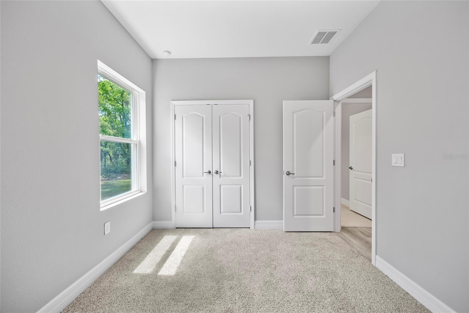 Listing photo id 8 for 887 Weldon Lane