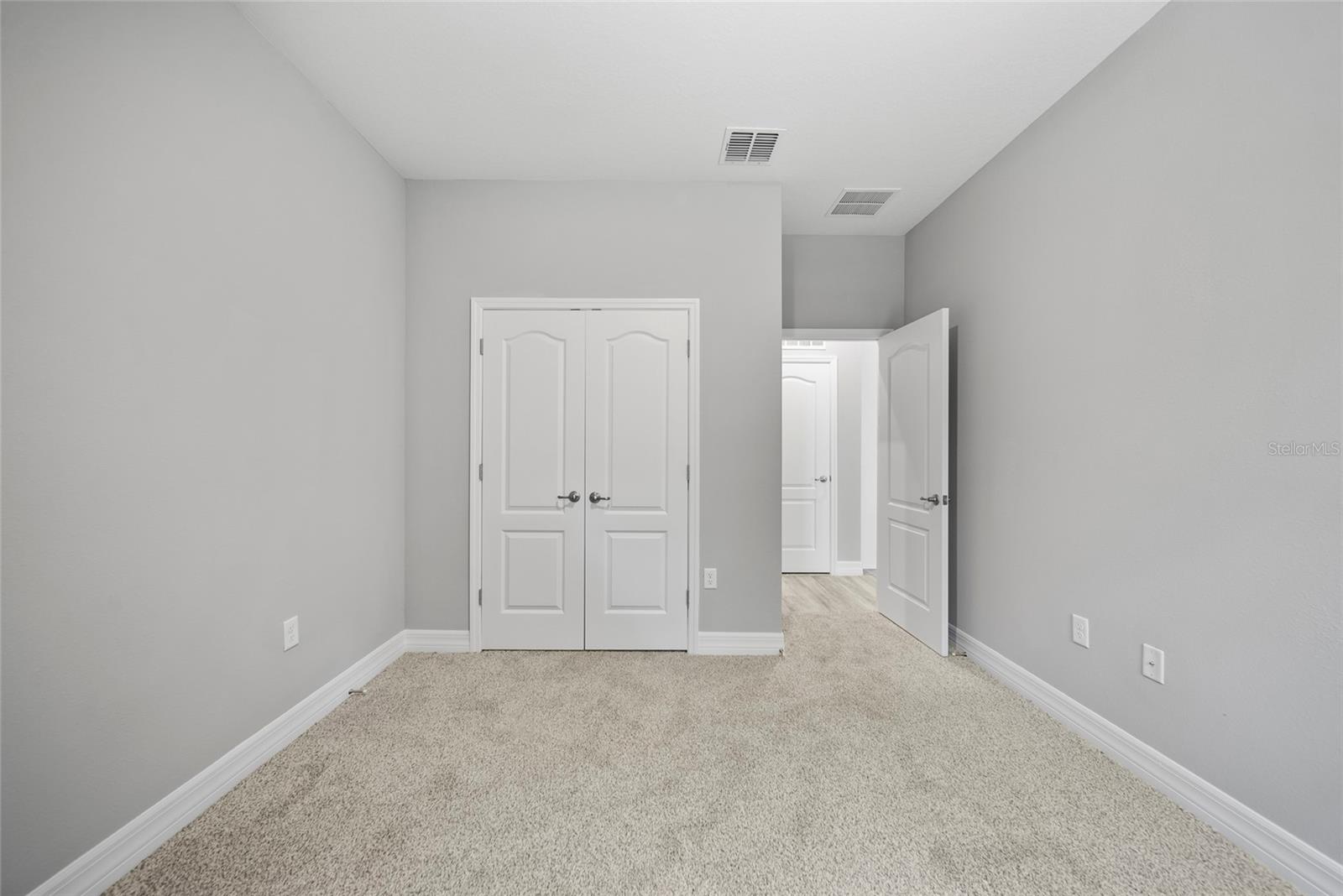 Listing photo id 10 for 887 Weldon Lane