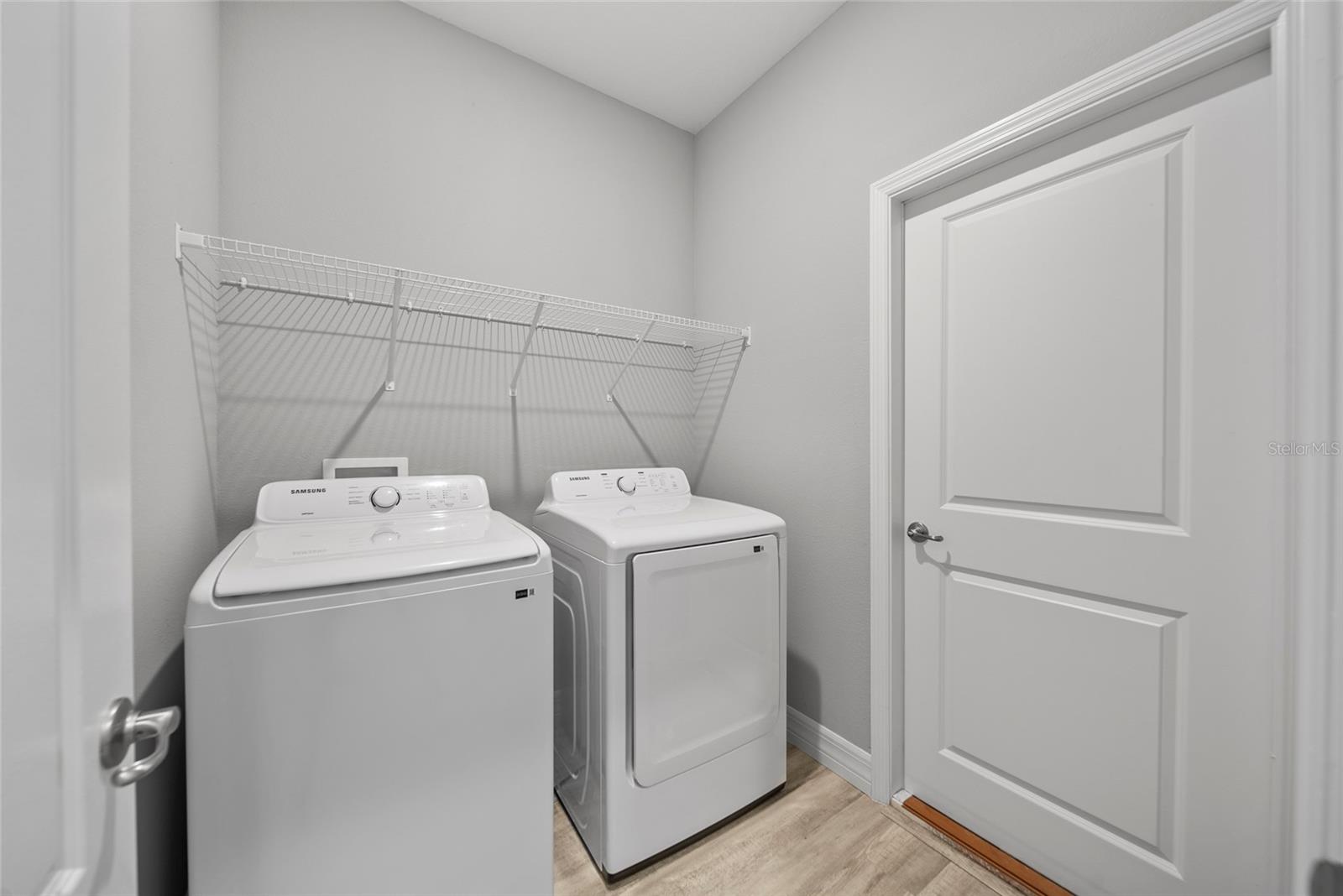 Listing photo id 11 for 887 Weldon Lane