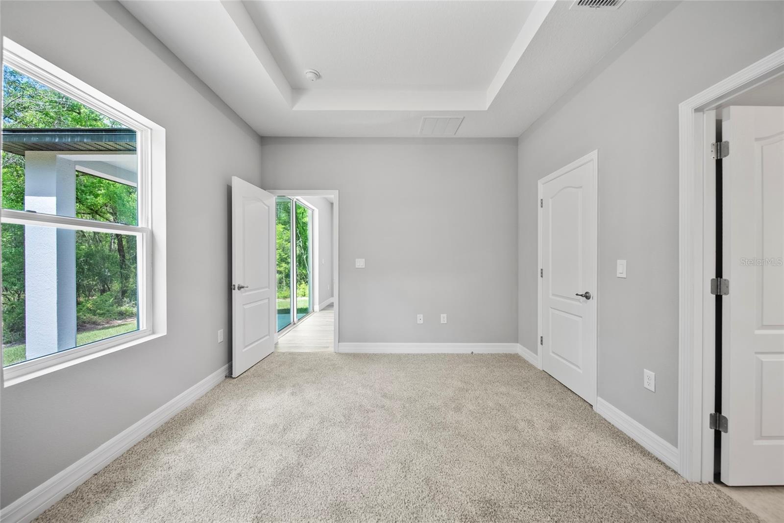Listing photo id 4 for 887 Weldon Lane
