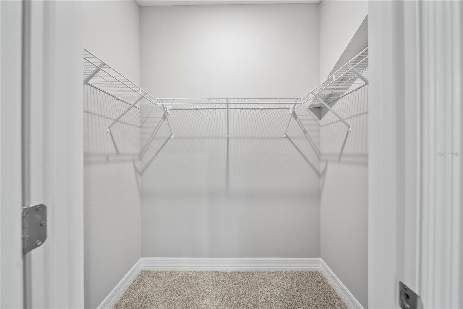 Listing photo id 5 for 887 Weldon Lane