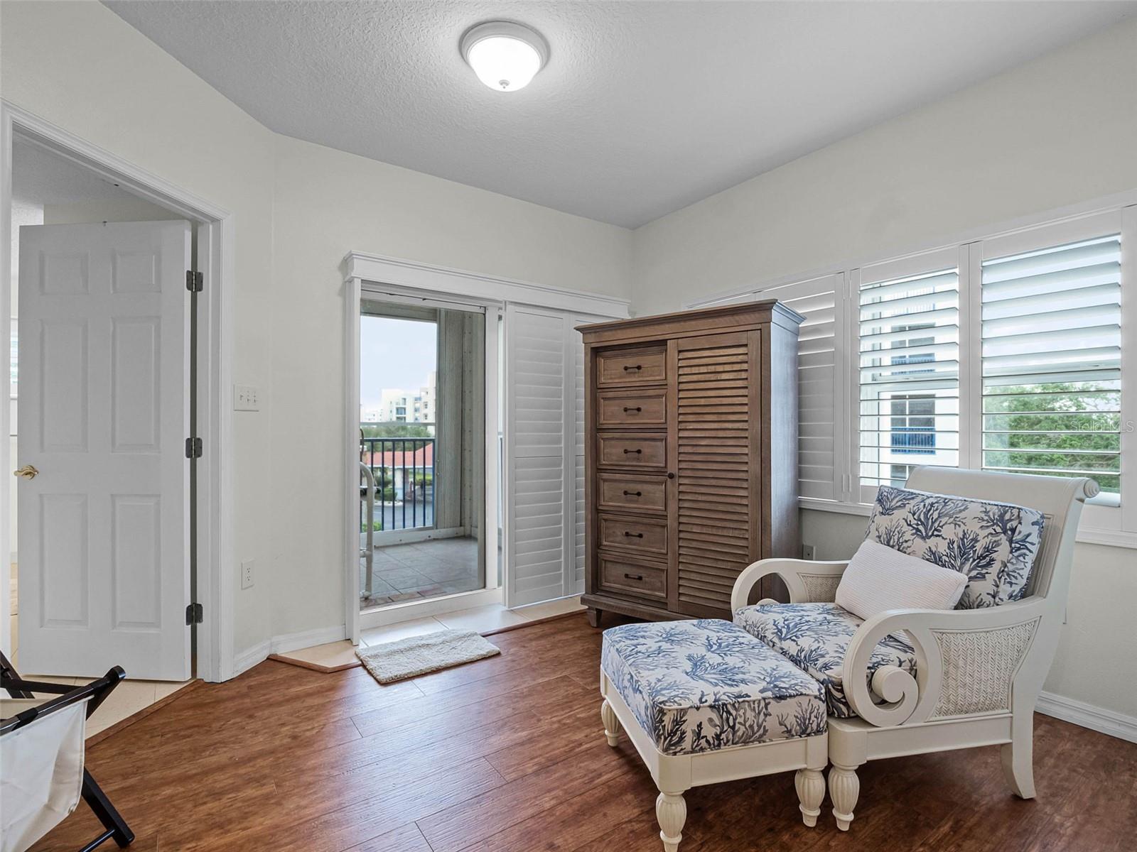 Image 11 of 28 For 5300 Atlantic Avenue 6-301
