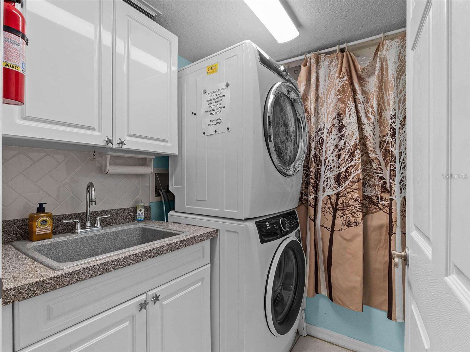 Image 17 of 28 For 5300 Atlantic Avenue 6-301