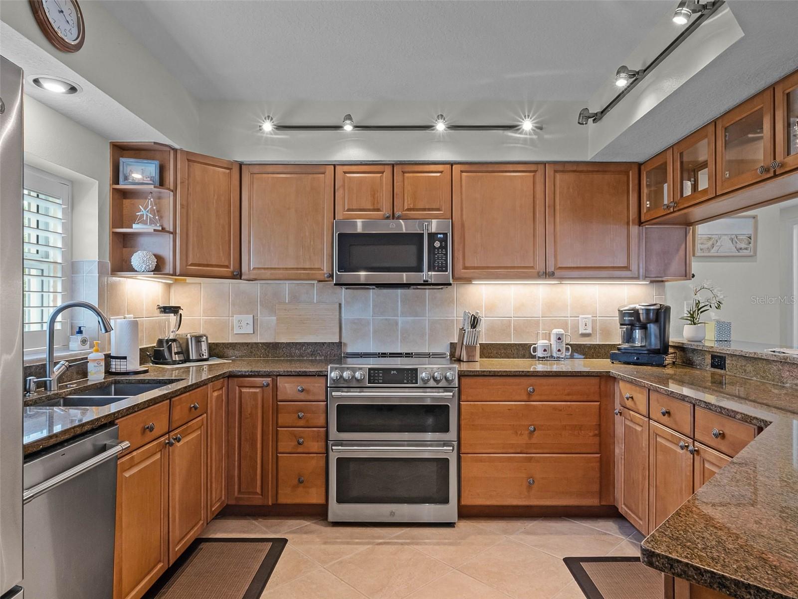 Image 8 of 28 For 5300 Atlantic Avenue 6-301