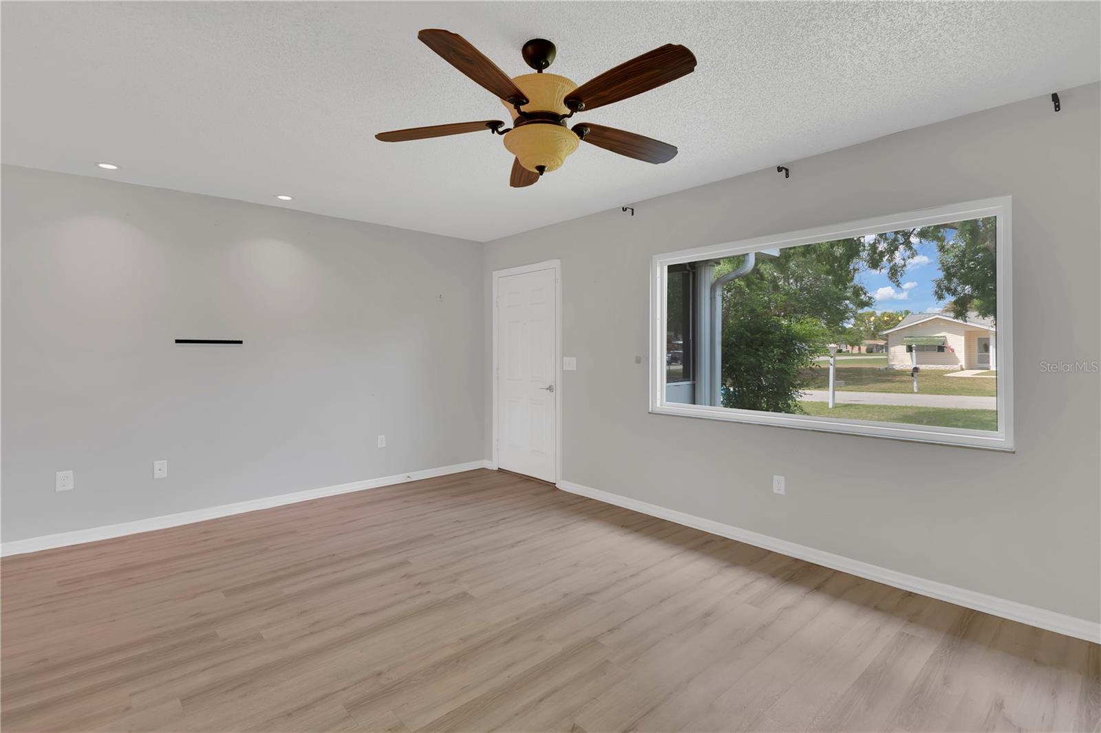 Image 6 of 45 For 6366 115th Street Road