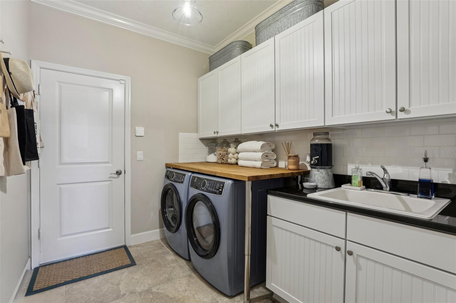 Image 21 of 28 For 11725 Verrazano Drive