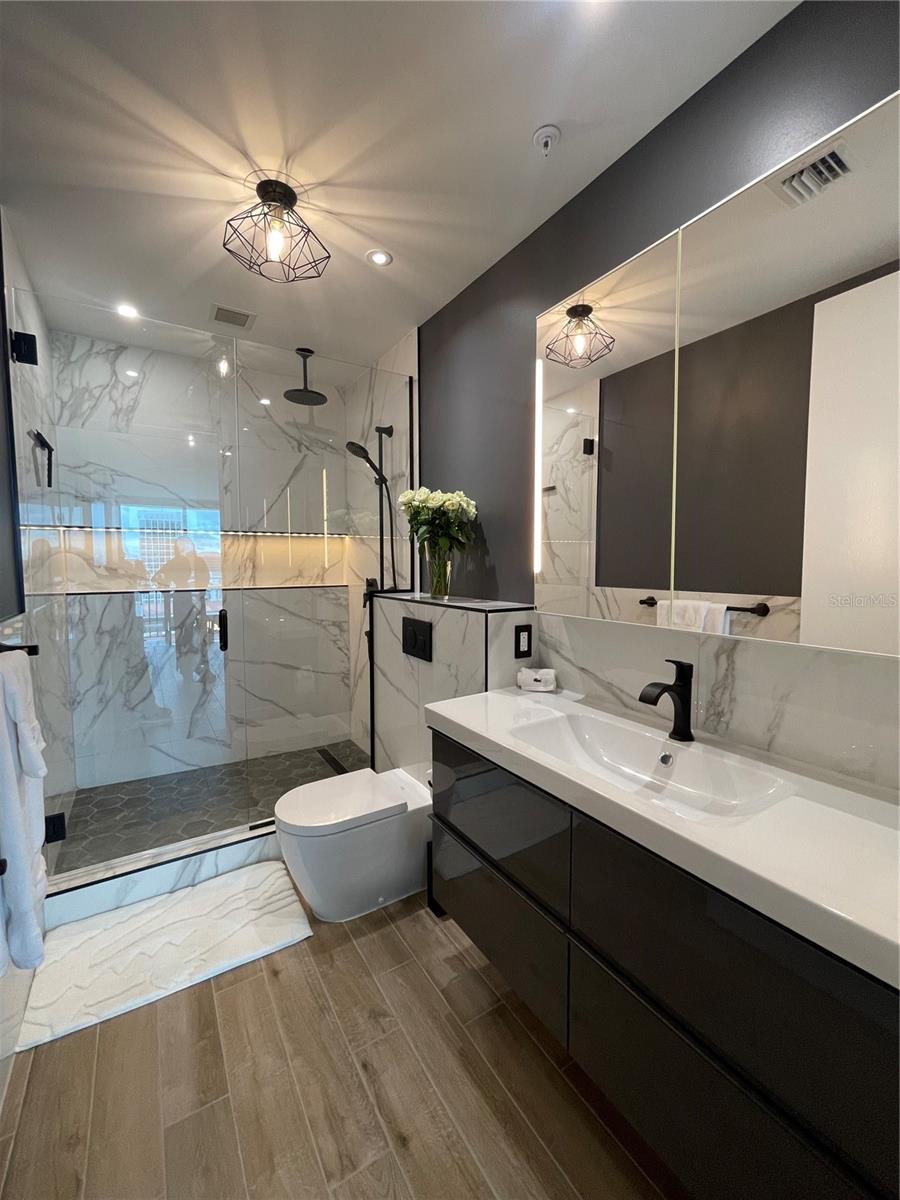 Image 30 of 42 For 150 Robinson Street 1016