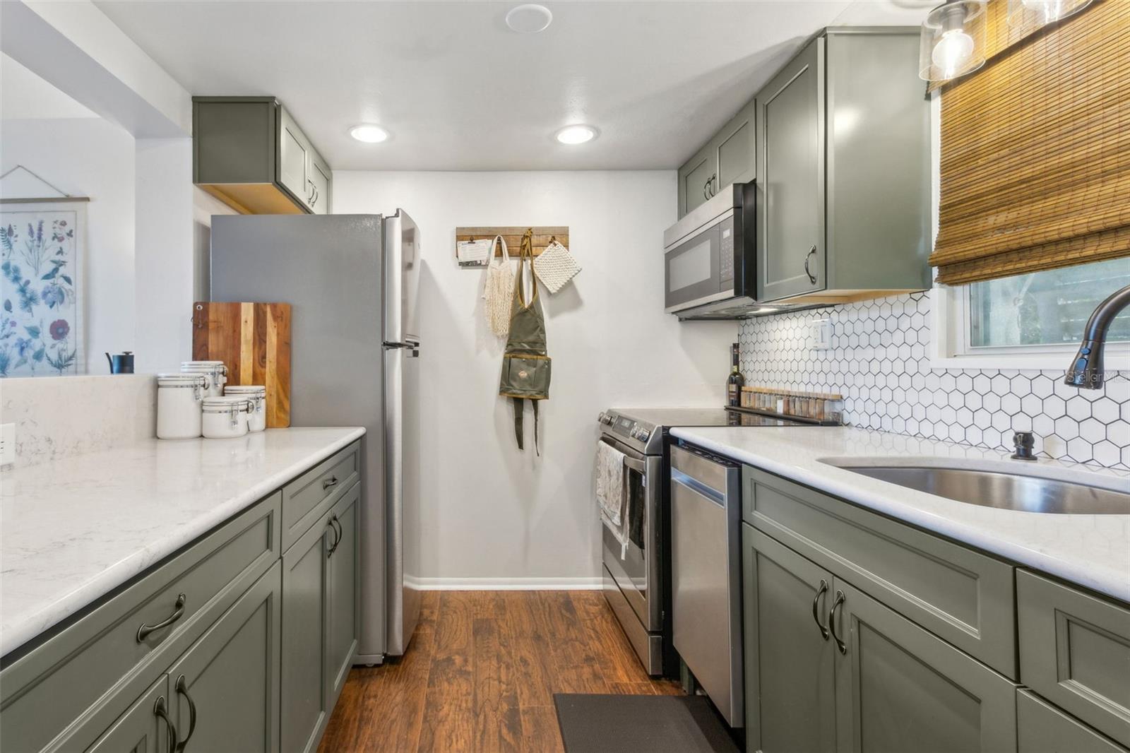 Image 18 of 41 For 200 Maitland Avenue 28