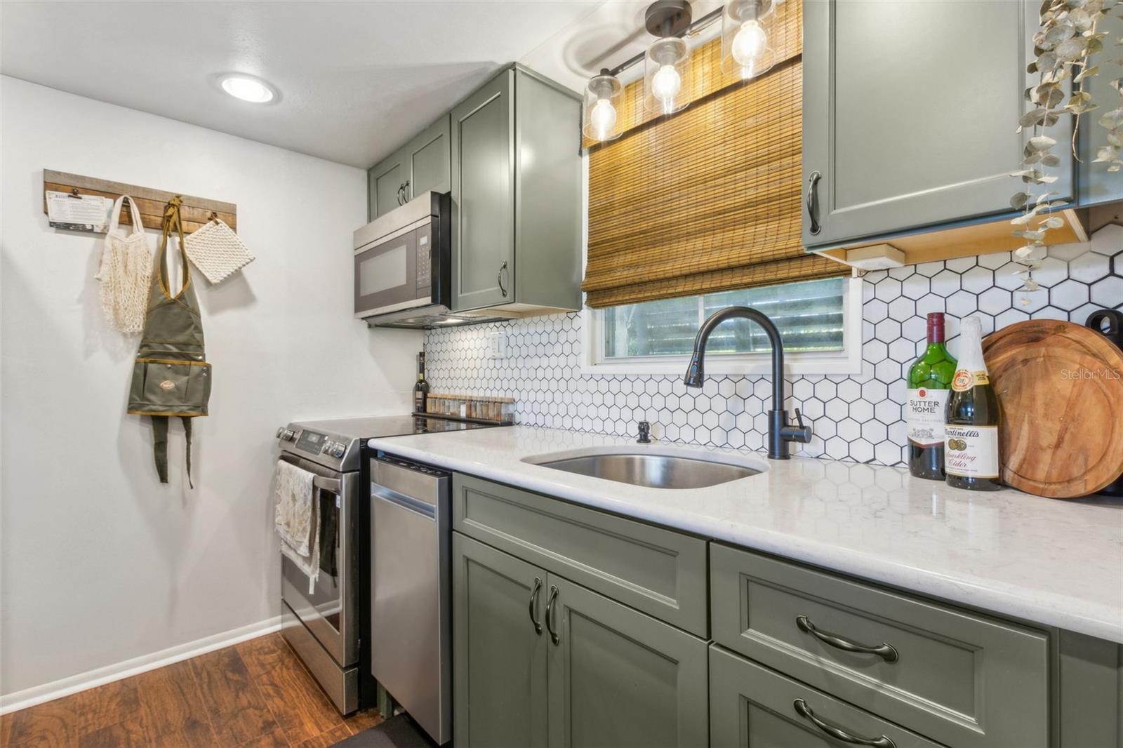Image 19 of 41 For 200 Maitland Avenue 28