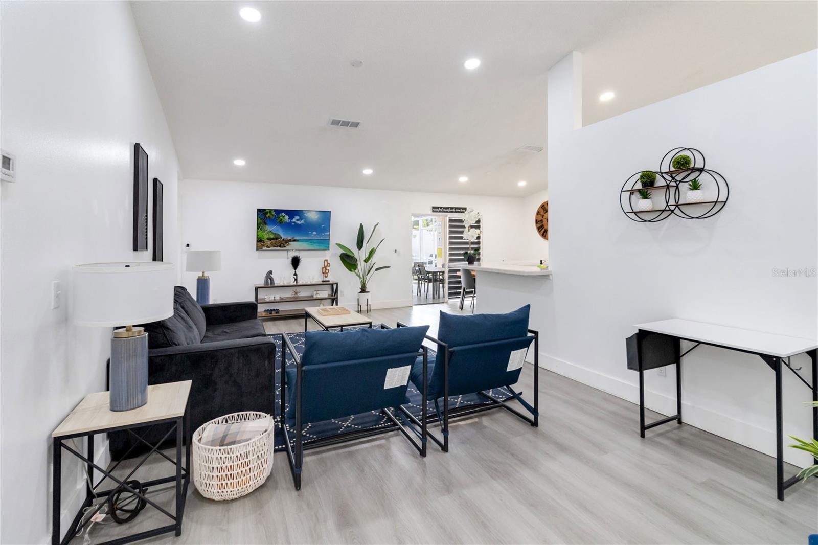 Image 3 of 31 For 7803 Laurel Oak Lane