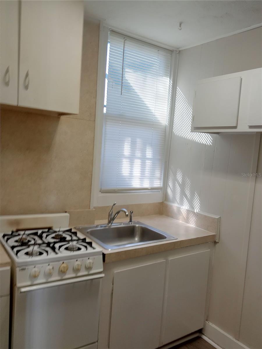 Image 4 of 6 For 709 Ora Street 01
