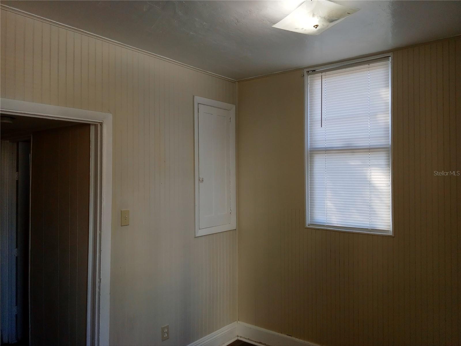 Image 6 of 6 For 709 Ora Street 01