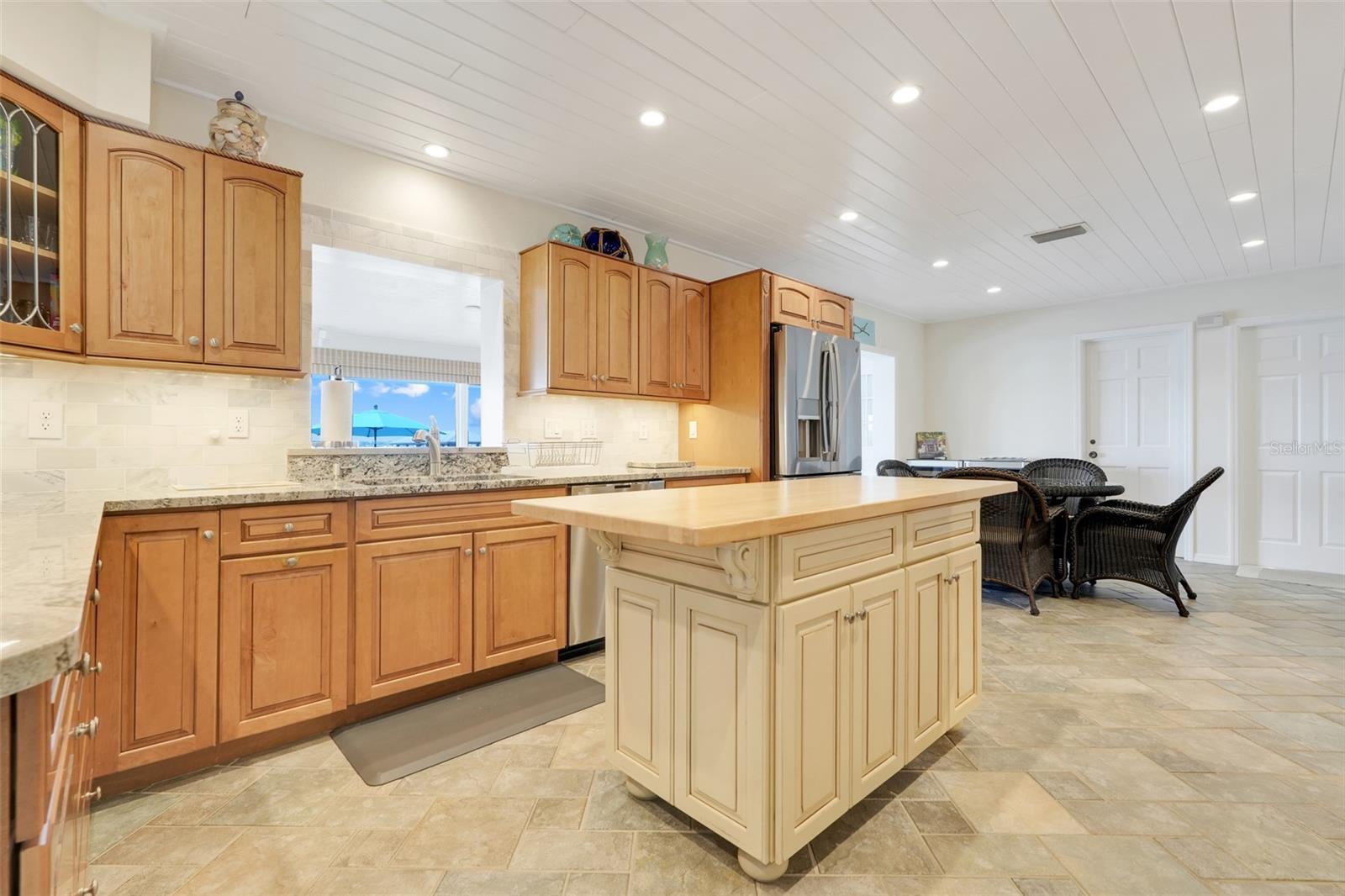 Image 22 of 67 For 5224 Saint Regis Place