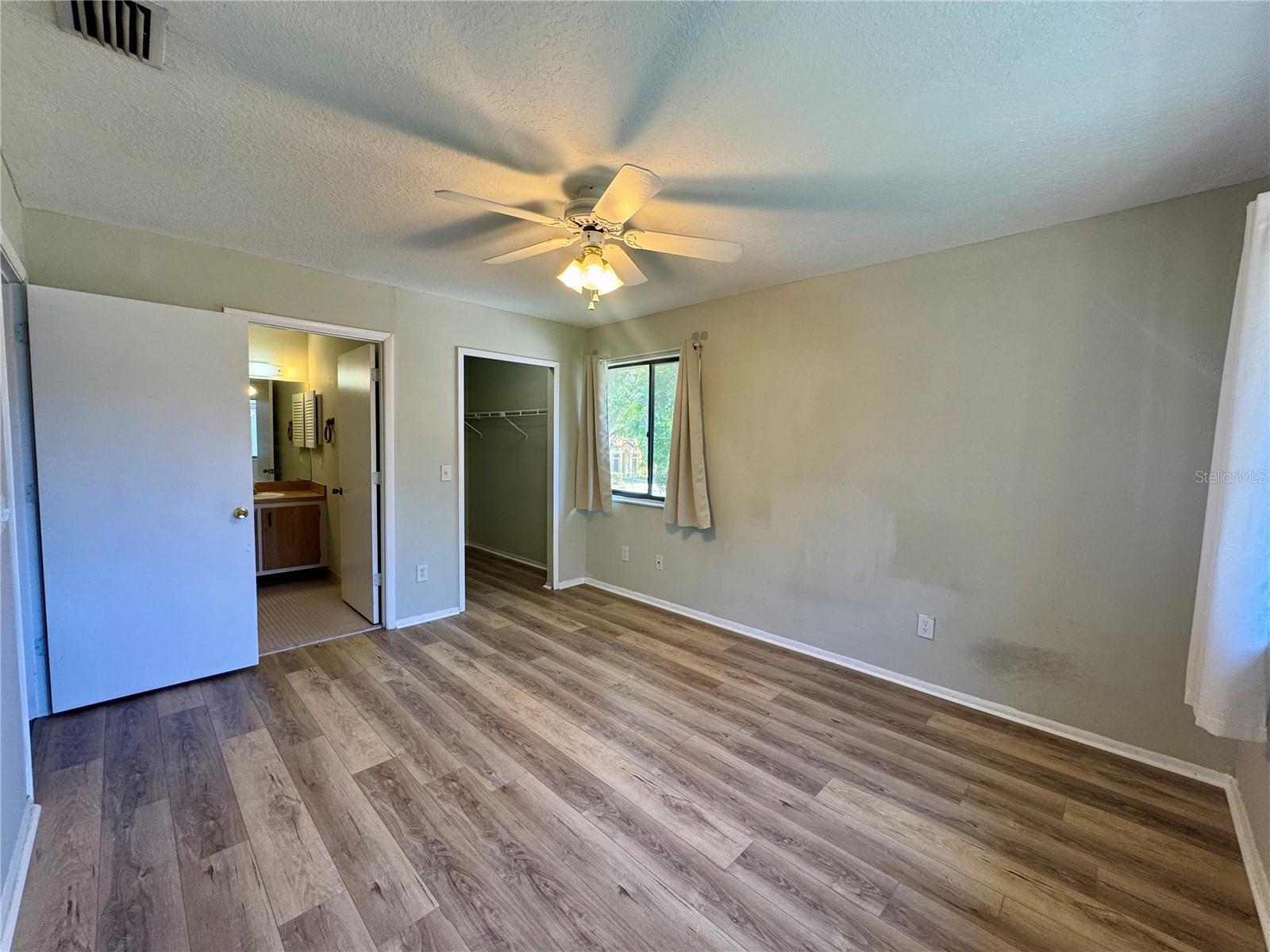 Image 11 of 15 For 6025 Scotchwood Glen 202