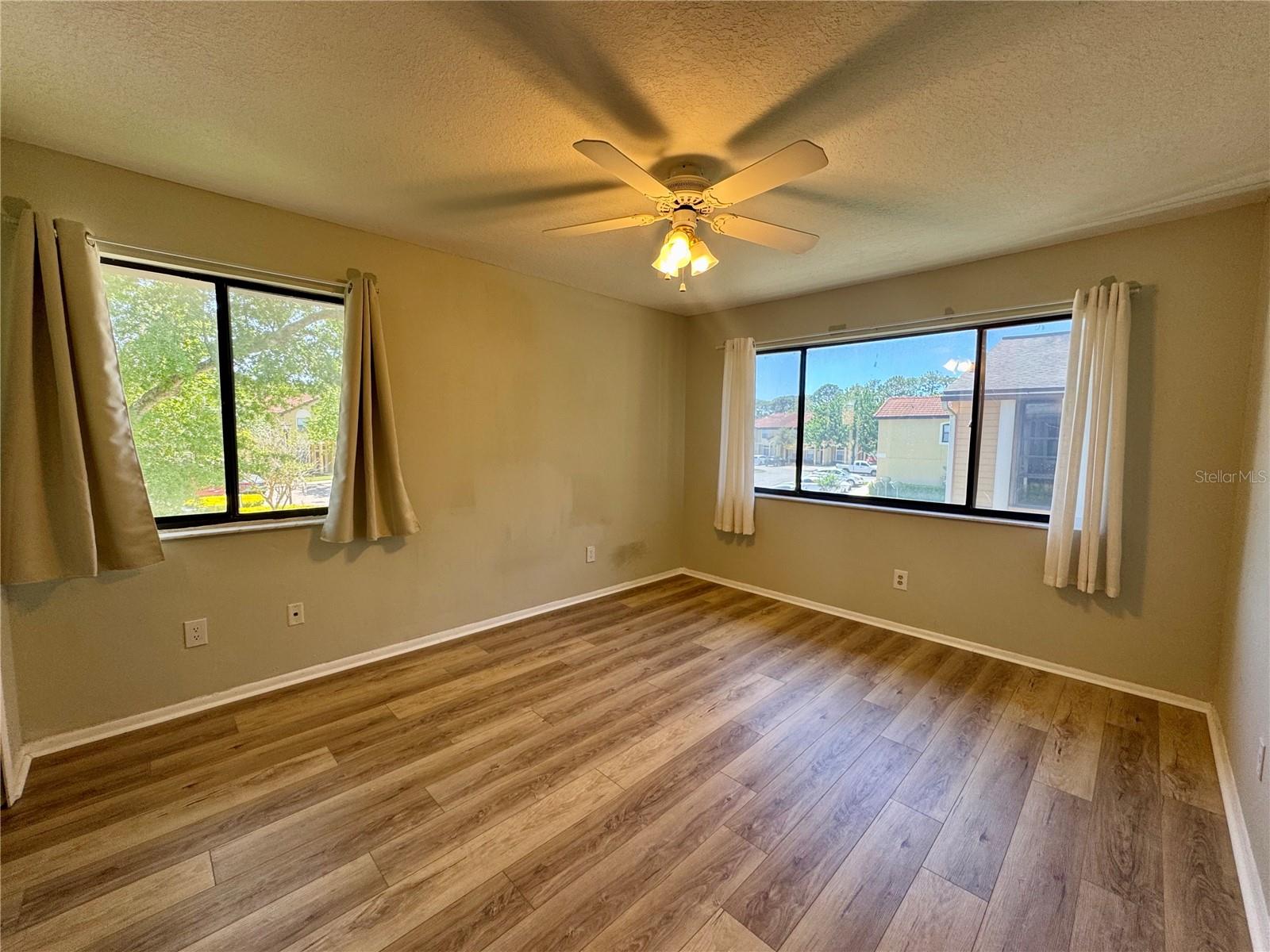 Image 12 of 15 For 6025 Scotchwood Glen 202