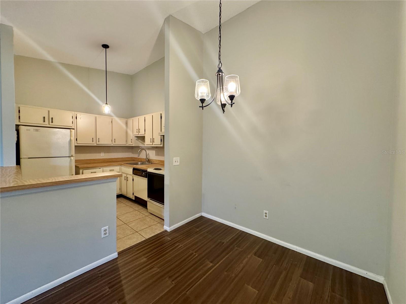 Image 4 of 15 For 6025 Scotchwood Glen 202